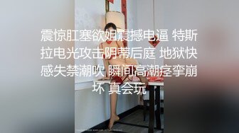   寻求刺激楼道全裸啪啪 结果对门大姐出来扔垃圾 一脸懵逼的看着这边 连手机都不要了 跑