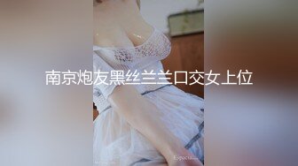 【街拍CD】 鞋店偷拍，超美短发萝莉萌妹，拼了命也想偷拍别人葡萄，女的看鞋不停地弯腰低头，领口很大！