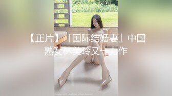 小吃店女厕偷拍多位年轻少妇嘘嘘竟然还有一位漂亮的机车美女