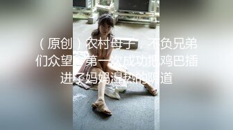 【新速片遞】  漂亮萌妹子在家吃鸡 无敌可爱的乖宝宝 看着这清澈的小眼神就射了 别说被口了 一泻千里 吃的一滴不剩 