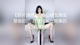 床上4个中年妇女互相玩弄，吃奶玩逼浪荡呻吟，看的大哥欲火焚身加入战场，轮草抽插骚逼还有好姐妹玩骚奶子