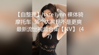 金牌骚货露脸开档肉丝袜高跟很是诱惑，逼里夹着大黑牛自慰摩擦阴蒂浪叫不止，勾搭外卖小哥深喉口交激情爆草