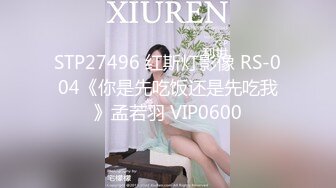 后入女友小穴