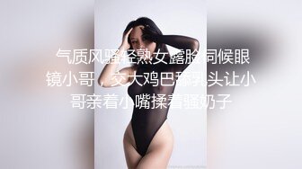 极品少妇超爽母子乱伦，体育生儿子用大屌征服老妈，舌头狂舔老妈肥美嫩逼阴蒂