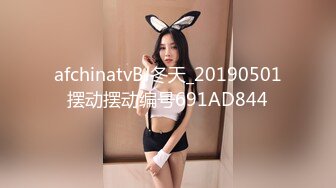 靓女服装店逛街男友在旁敢穿超短裙骚丁前后CD 制服JK学生妹展会做兼职粉色蕾丝内内发现镜头