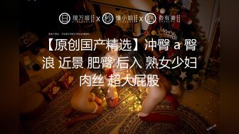 南京小美人儿Ts小甜心：和贱狗一起去了男厕所，蹲着吃女王的鸡巴，还说女王的鸡巴香香滴！