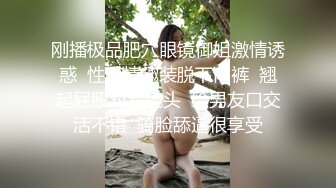 3P之骚学生妹，书不好好念，跟着古惑仔混，宾馆后入操前嘴吃大鸡巴，脾气还不小！