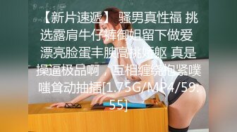 科技园女厕蹲守黑底白点裙轻淑女又短又卷的柔毛把狭长肉缝盖住了