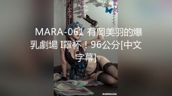 别看妹子娇小漂亮 玩弄鸡巴的技术是真好，精致苗条撩人娇躯摆着销魂姿势吞吐肉棒 软软抱着疯狂抽插操