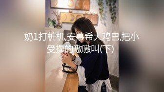 粉色灯光后入极品小骚货 果然还是后入最舒服