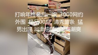 长腿一线天肥穴姐妹花精精回归双女展示，脱下内裤上面很多水，一起翘起屁股圆润美臀，近距离特写掰开粉穴