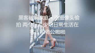 李老湿勾搭按摩店小妹，不正规的按摩为了大哥的鸡巴，衣服都没脱就干上了，小哥持久力很强小骚逼给撸射