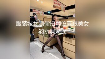 女孩吃得很认真。。。