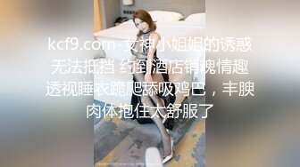 女友不在家，后入02年女友闺蜜