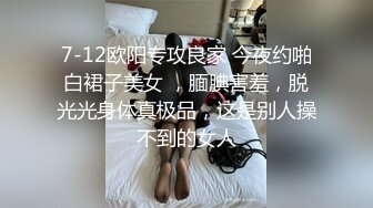 邪恶的房东暗藏摄像头偷拍白白嫩的美少妇洗澡