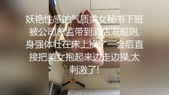 三个女人一台戏，全程露脸带好姐妹一起下海直播诱惑狼友，互动撩骚听指挥，揉奶玩逼看特写，精彩刺激不断