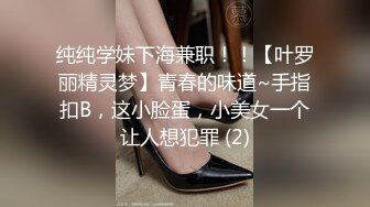 陌陌泡的寂寞美少妇，让我发几部AV给她，这小骚货看完AV下面流淫水，太痒受不了，狂插自慰，发来给我看，看那呻吟模样真爽！