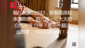 练完瑜伽就想要吃鸡吧的小骚货✅反差白富美御姐女神『小水水』性感清纯的百褶裙下竟然没穿内裤 黑色长筒袜踩到心里了