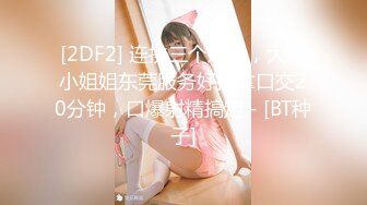 镜子前欣赏老婆