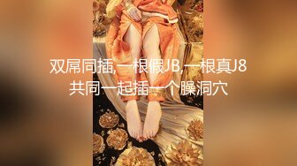 足球宝贝黑丝制服诱惑，全程露脸妩媚淫荡又风骚，听狼友指挥大秀直播，揉奶玩逼撅着屁股展示浪叫呻吟不止