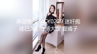 【新片速遞】蹲了几天终于等到机会窗缝中偸拍邻居家还在上学的女儿洗澡这身材发育的可以算极品了奶大毛性感边洗边唱还跳舞看点很多刺激