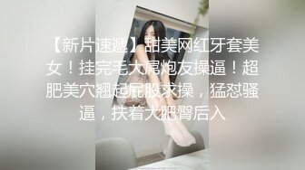 美女被2个朋友故意带到KTV包房挑战刺激啪轮流操