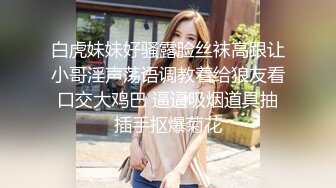 家中沙发上先把肥臀性感的漂亮美女玩弄到快高潮,高清