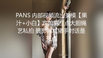 白衣美腿齐逼短裤小姐姐 吊带小背心黑丝袜 撕裆舔逼扣穴超近拍摄 抬腿侧入大力抽插猛操