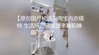 十月最新流出大神男扮女装潜入水上乐园更衣室偷拍 差点翻车被机车母女发现异样对着看4K高清版