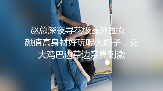 半夜窗外偷拍身材样子都不错的美女洗澡