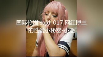 北方妹子家里有点冷，全裸在被窝中手指特写掰鲍鱼蝴蝶逼很红