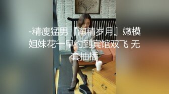 服装店老板娘在店里逼里夹着跳弹接客卖货闲聊，全程露脸顾客一走就开始骚，躲进试衣间脱光揉奶子自慰骚逼