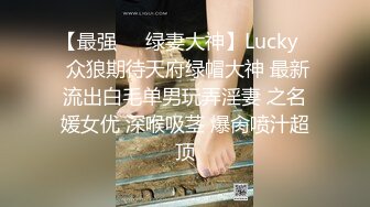   无毛逼风骚少妇看着黄片让大哥草，无套揉脸侧身吃着奶子草着逼，疯狂输出浪叫不断