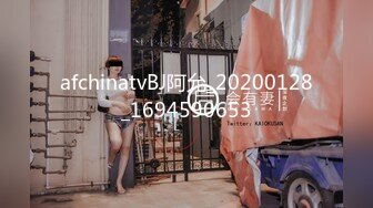 【新片速遞】   一路跟踪培训班的美女老师偷拍她的极品馒头鲍,人美B更美