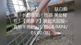 【最新极品抄底】超高质量机场地铁抄底惊现无内小美女 白嫩丰臀太紧致内内夹逼缝里了 (13)