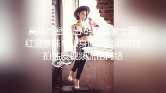 超短包臀白色牛仔裙美女逛街，一路跟拍粉色丁字裤（牛仔裙自带一条很细的内衬）