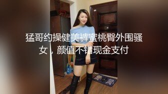 保时捷车模，三个极品萝莉嫩妹全程露脸激情大秀直播刺激狼友，无毛粉嫩白虎逼，双头道具轮草抽插，呻吟可射