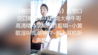 写字楼女厕一连3次拍到同一个美女来尿尿她的B可真美 (2)