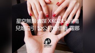  澡堂子内部员工偷窥美女洗澡白花花的肉体在眼前晃来晃去受不了