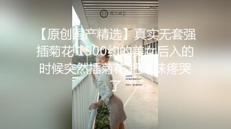 大奶黑丝美女辣妹伺候两个小哥激情啪啪，口交足交乳交，让小哥道具玩逼，无套抽插爆草，床上床下各种抽插