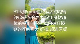 眼镜骚女两女一男3P淫乱大战，白皙奶子边口交边被后入，上位骑乘抽插一脸享受，双腿肩上扛轮换着猛操