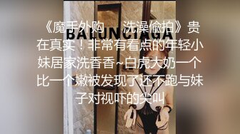 御姐轻熟女眼镜美少妇，骚气溢出了屏幕，多个道具插穴，进出大小蝴蝶虎穴