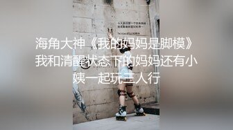 母狗趴着接受大鸡吧3p